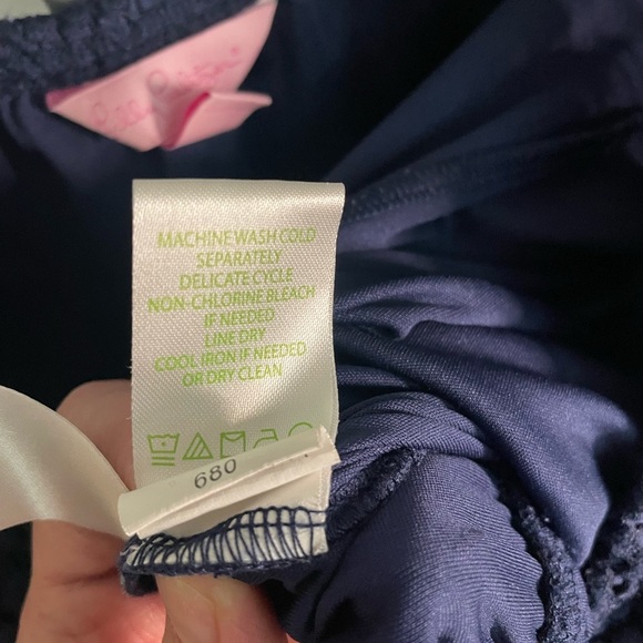 Lilly Pulitzer Scalloped‎ Shell Lace romper. Navy blue. Size medium - Picture 6 of 12